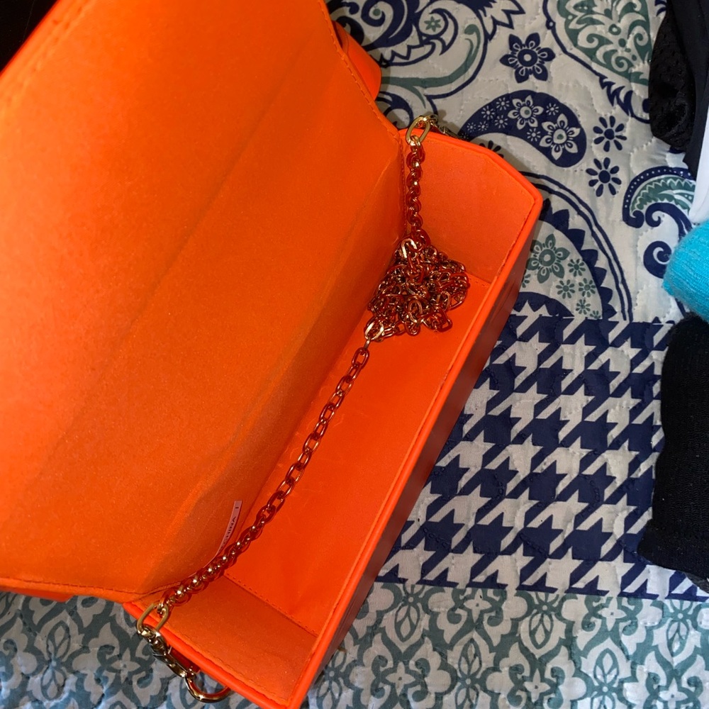 Small orange bag - Picture 2 of 3